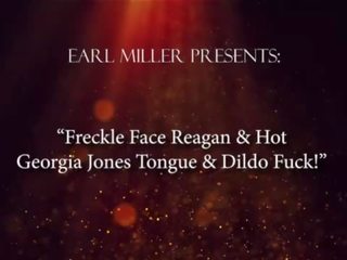 Freckle tvář reagan & nádherný georgia jones jazyk & dildo fuck&excl;