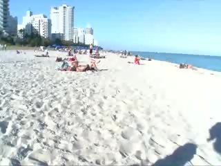 Berahi babes menghisap faraj di pantai dan cant mendapatkan cukup