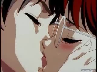 Brunete animācija skaistule ar brilles uz lesbo darbība